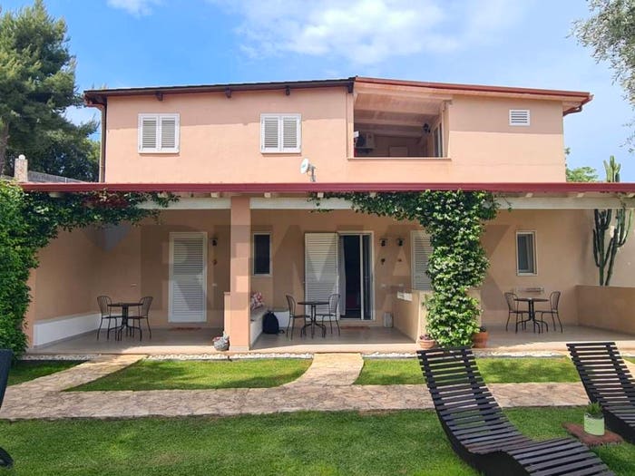 Appartamento con 6 locali in vendita in Località Valle Castellana, Peschici