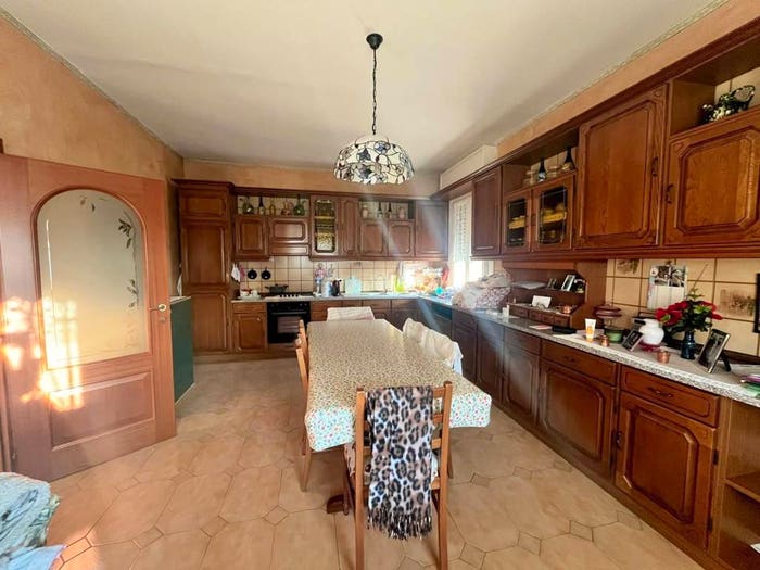 Casa con 6 locali in vendita in Via Giuseppe Garibaldi, Centro, Moglia