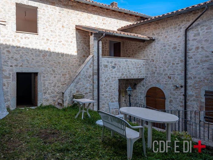 Appartamento trilocale in vendita in Località Sciedi, Cascia