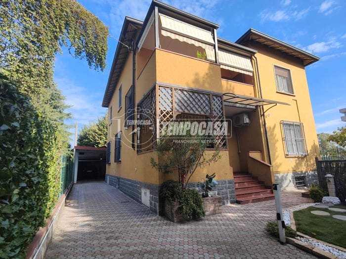 Casa quadrilocale in vendita in Via GRANDI, Centro, Paderno Dugnano
