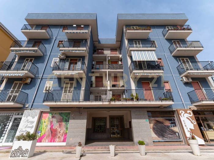 Appartamento con 5 locali in vendita in Via Federico de Roberto, Centro, Augusta