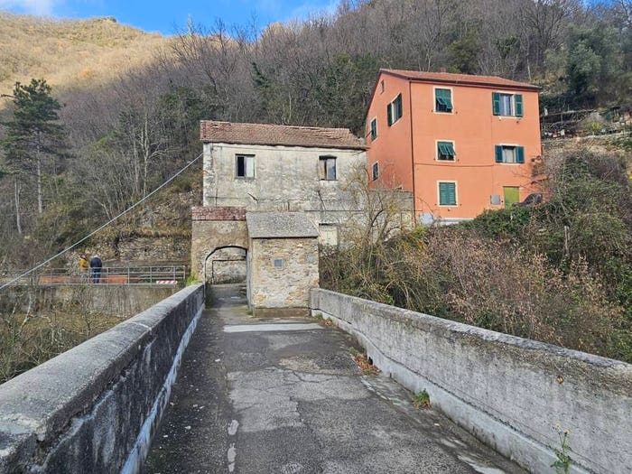 Casa quadrilocale in vendita in Salita Piloni, Struppa, Genova