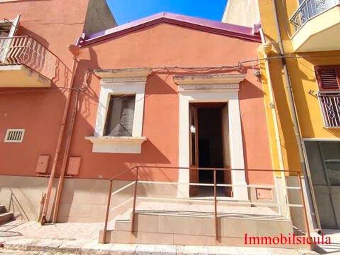 Casa trilocale in vendita in Via Oberdan, Centro, Ispica