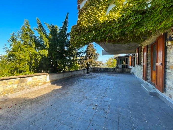 Appartamento quadrilocale in vendita in Piazza Fontana, Centro, Zavattarello