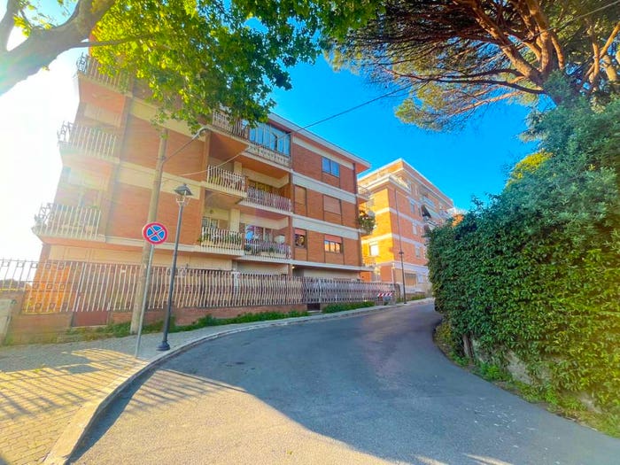 Appartamento quadrilocale in vendita in Via Novembre, Monte Gentile Galloro, Ariccia