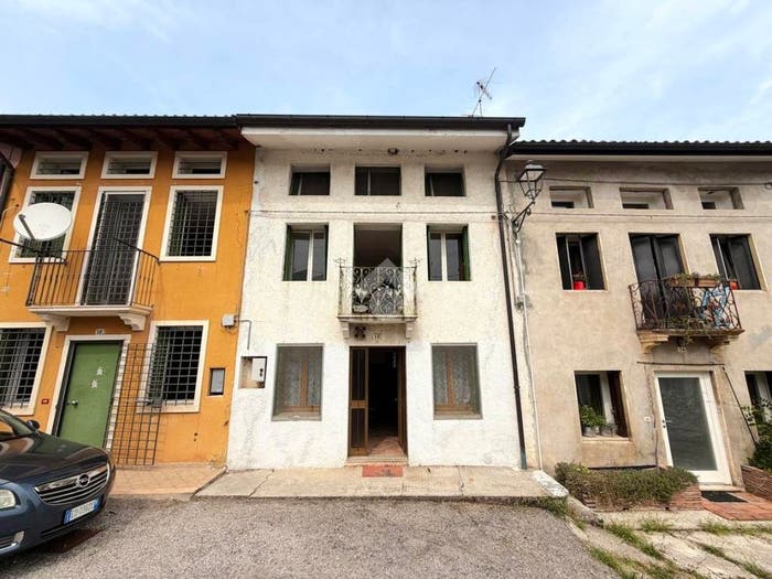 Casa con 6 locali in vendita in Via Contrada Marcantoni, Valdagno