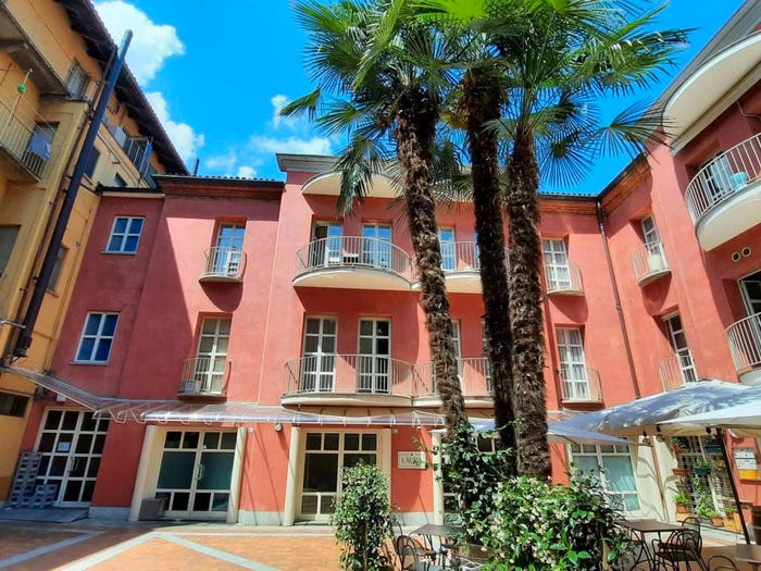 Casa con 6 locali in vendita in piazza Michele Ferrero, Centro, Alba