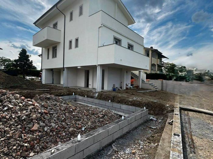Casa quadrilocale in vendita in Via Vingone, Sant'Angelo Vingone, Campi Bisenzio
