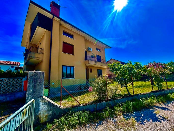 Appartamento con 6 locali in vendita in Via Risorgimento, Savorgnano Del Torre, Povoletto