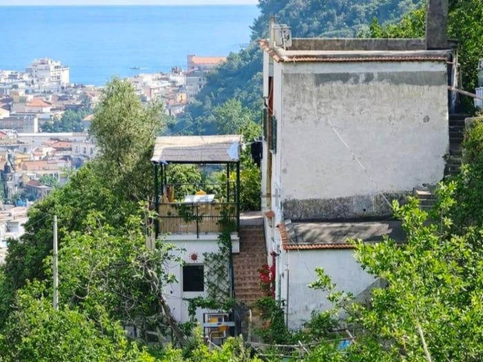 Casa con 6 locali in vendita in Via Nuova Chiunzi, Centro, Maiori