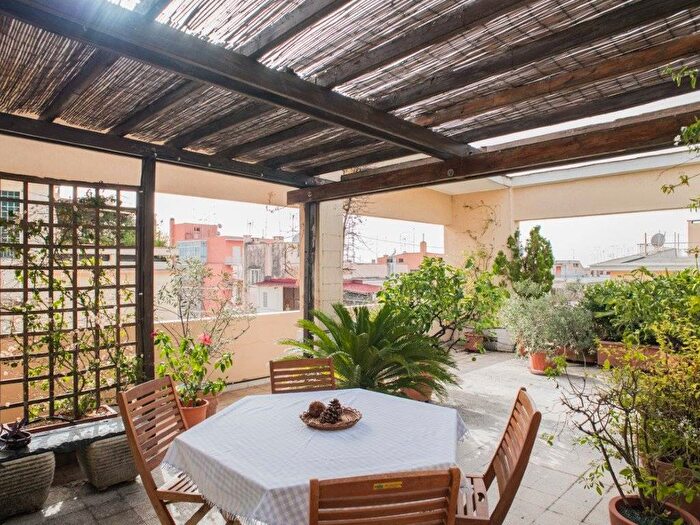 Casa trilocale in vendita in Via Anneo Lucano, Balduina, Roma