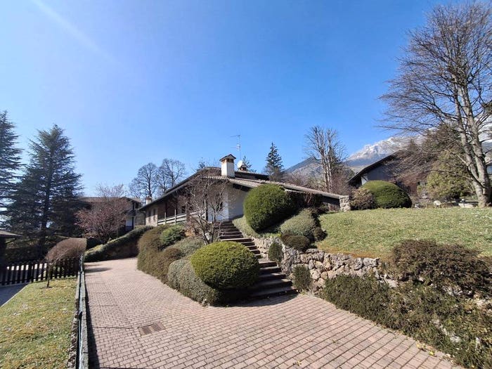 Casa con 6 locali in vendita in Via Belvedere, Centro, Castione della Presolana