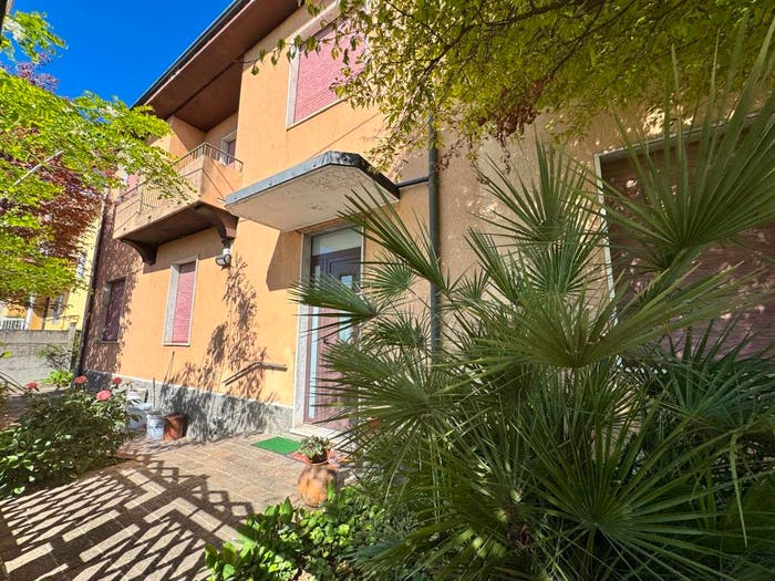 Casa con 6 locali in vendita in Via Vittorio Veneto, Centro, Ossona