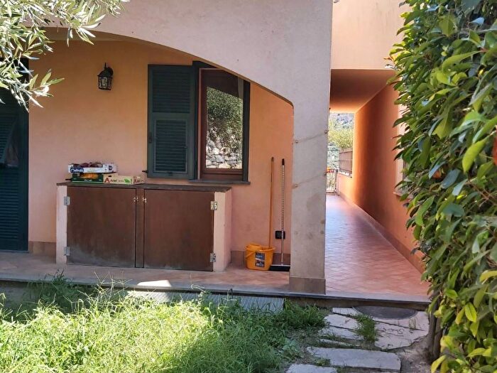 Casa con 6 locali in vendita in Via Maccagne, Toirano