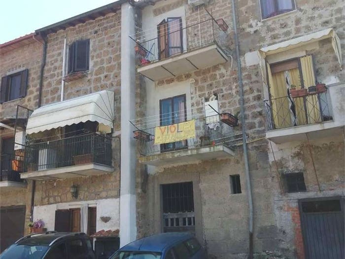 Appartamento con 6 locali in vendita in Villa San Giovanni in Tuscia