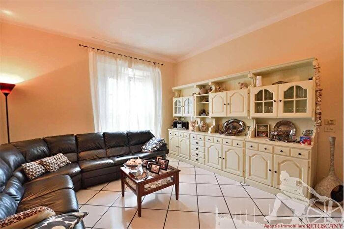 Casa con 7 locali in vendita in Forte Dei Marmi