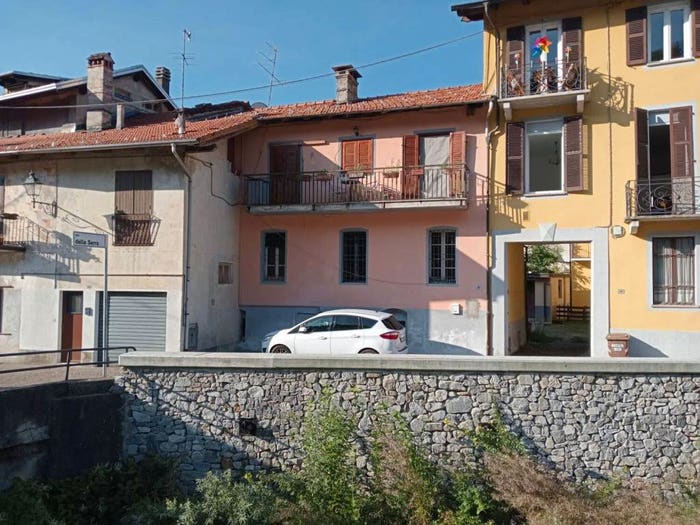 Casa con 6 locali in vendita in Via La Marmora, Crevacuore