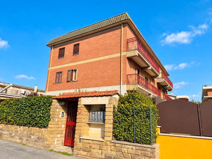 Appartamento quadrilocale in vendita in via Martiri delle Fosse Ardeatine, Frattocchie, Marino