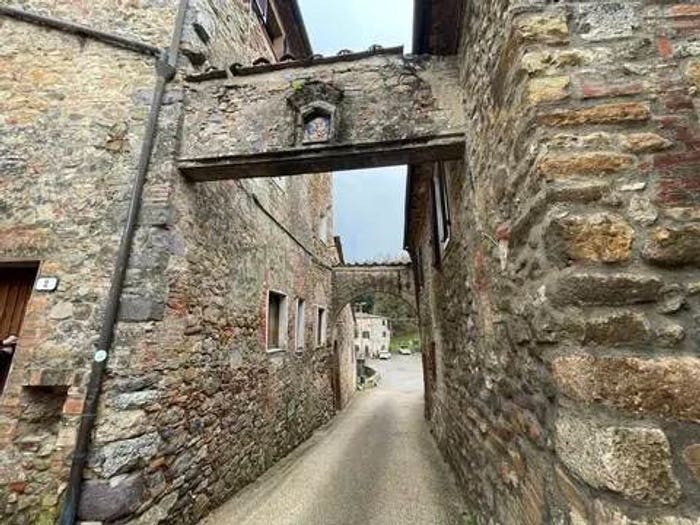 Appartamento quadrilocale in vendita in Piazza Della Fonte No Number, San Lorenzo A Merse, Monticiano