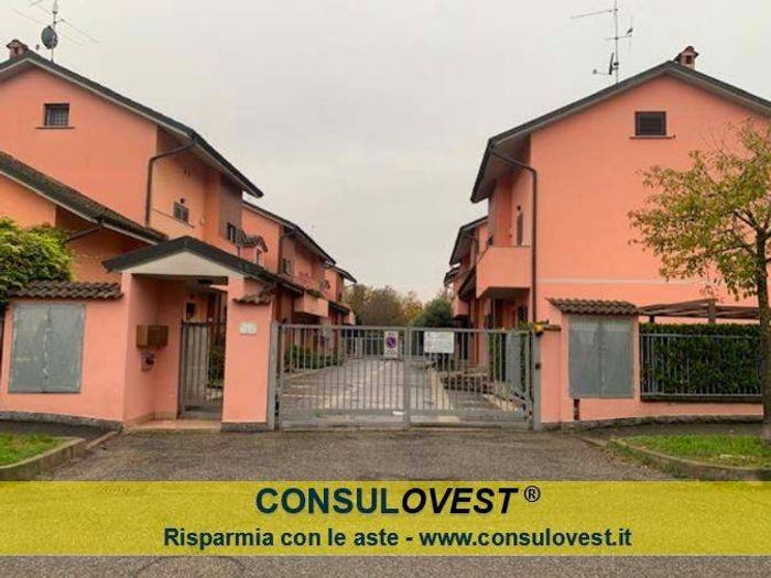 Casa con 5 locali in vendita in Via Emilio Lussu, Landriano