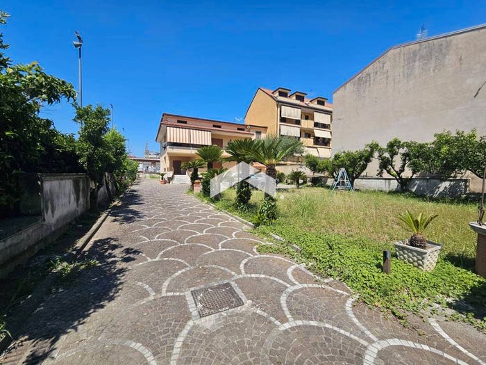 Casa con 6 locali in vendita in Via Giovanni Prati, Epitaffio Stadio, Giugliano in Campania