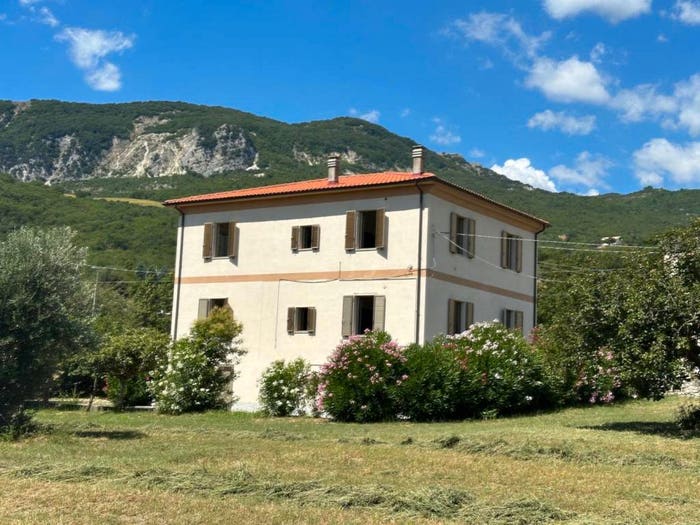Casa con 6 locali in vendita in Frazione Madonna della Croce, Madonna Della Croce, Castiglione a Casauria
