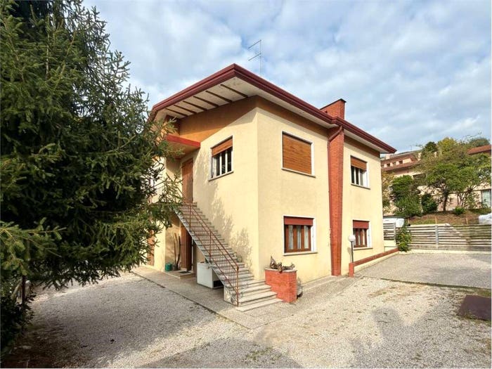 Casa con 6 locali in vendita in Viale XXIV Maggio, Centro, Conegliano