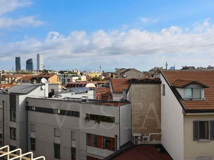 Appartamento trilocale in vendita in viale BEZZI, Frua, Milano