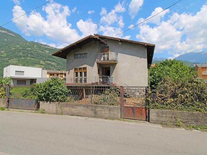 Casa con 6 locali in vendita in Via Chiosi, Centro, Esine