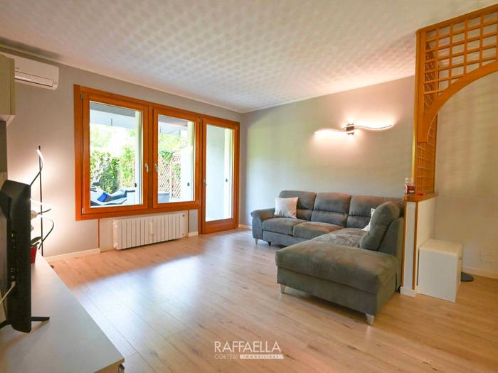 Appartamento quadrilocale in vendita in Viale dei Caduti, Carobbio, Carobbio degli Angeli