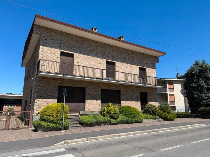Appartamento con 6 locali in vendita in Via Luigi Cadorna, Centro, Carugo
