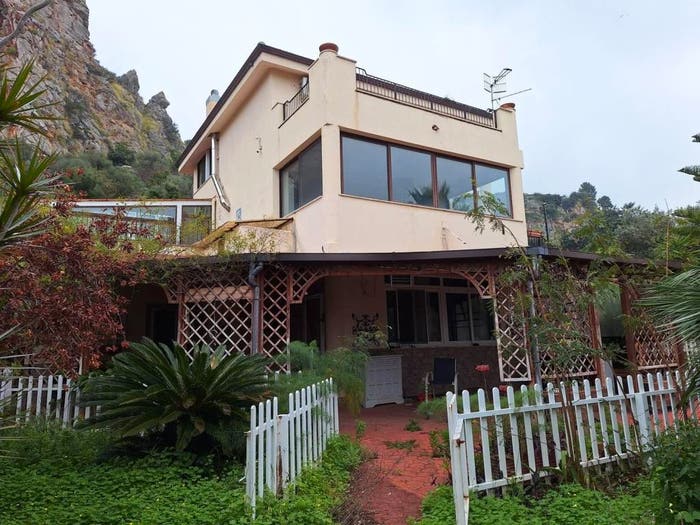 Casa con 6 locali in vendita in Via donatello Capaci PA Italia, Capaci