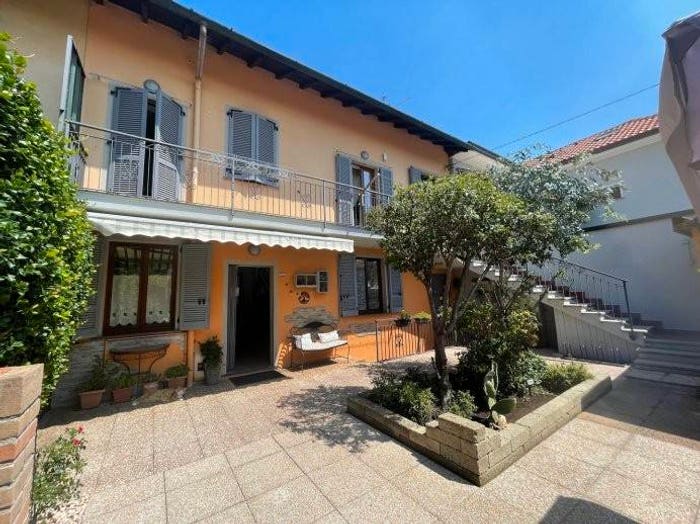 Casa quadrilocale in vendita in Via Luigi Zari, Centro, Caronno Pertusella