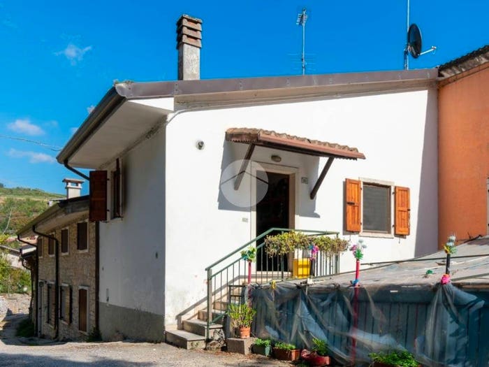 Casa bilocale in vendita in Località la Ca, Fumane