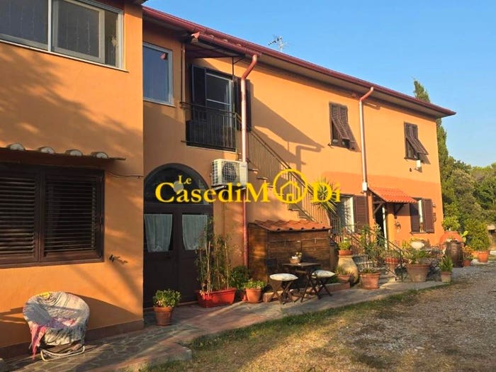 Appartamento con 6 locali in vendita in Cisternino, Livorno