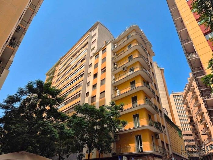 Appartamento quadrilocale in vendita in Via Miguel Cervantes De Saavedra, Porto Municipio, Napoli