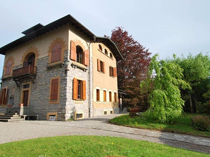 Casa con 6 locali in vendita in Lanzo D'Intelvi, Alta Valle Intelvi