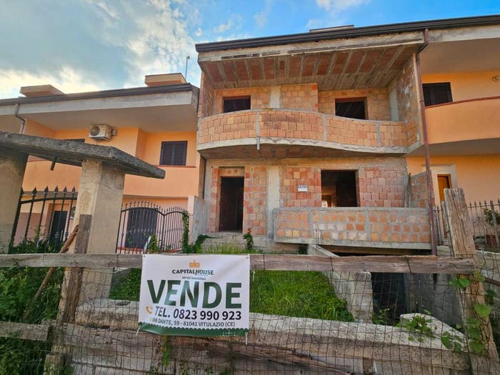 Casa quadrilocale in vendita in Via Rocioloni, Calvi Risorta
