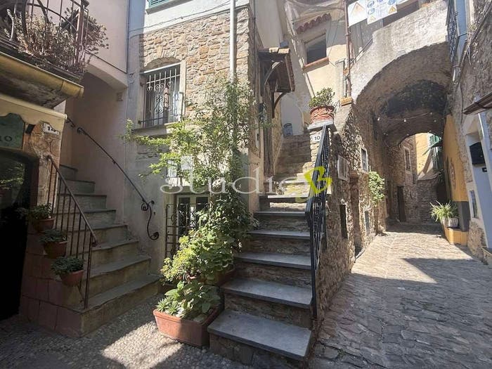 Appartamento trilocale in vendita in Via Verdi snc, Seborga