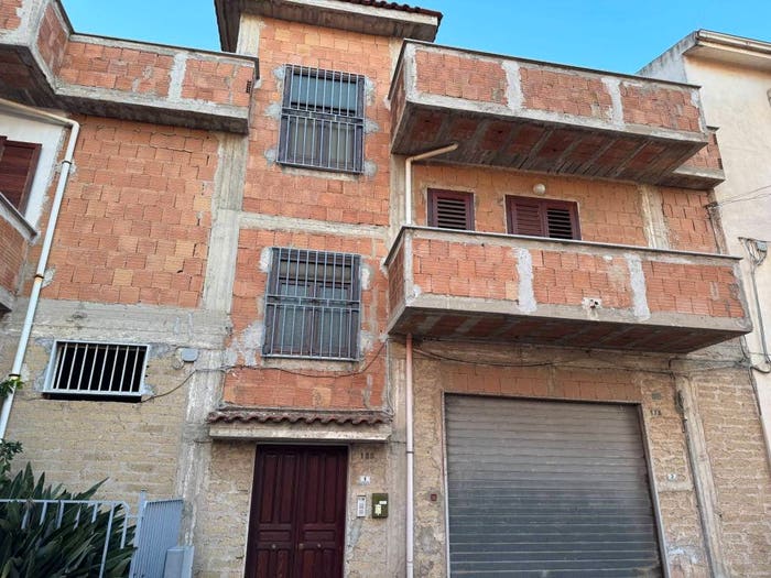 Appartamento quadrilocale in vendita in Via Monte Petrino, Mondragone
