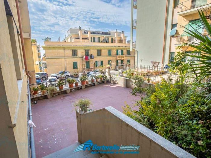 Appartamento con 5 locali in vendita in Via Francesco Marabotto, Sampierdarena, Genova