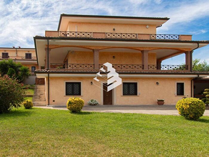 Casa quadrilocale in vendita in Via delle Ginestre, Castagnetta Santa Procula, Pomezia