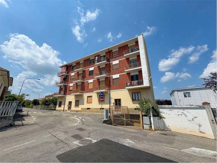 Appartamento trilocale in vendita in Via Luigi Einaudi, Semicentro, Chieri