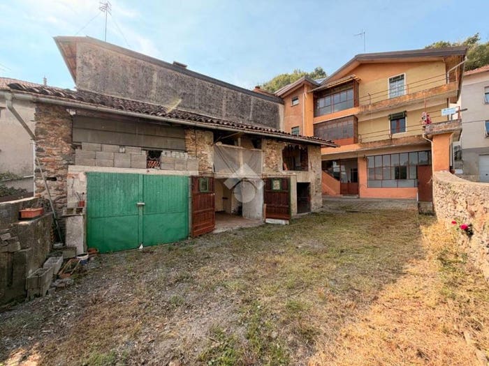 Casa con 6 locali in vendita in Via Trento, Centro, Borgosesia