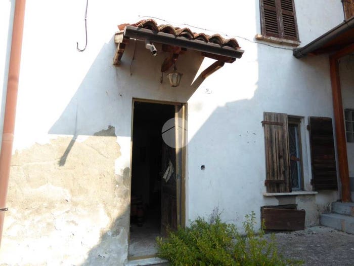 Casa quadrilocale in vendita in Frazione Figale, Montù Beccaria