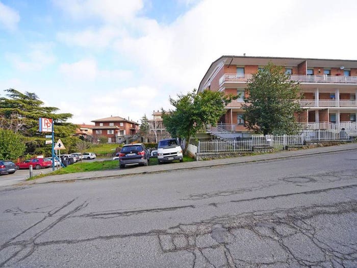Appartamento con 6 locali in vendita in Via Roma, Centro, Castel del Piano