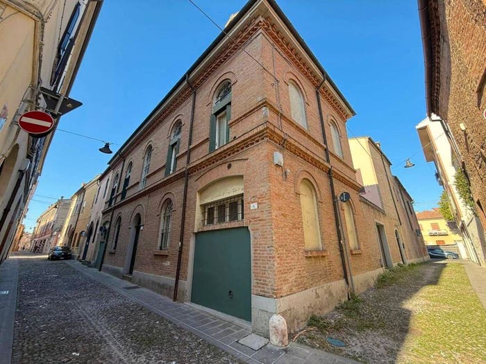 Casa con 6 locali in vendita in Via Gusmaria, Centro Storico, Ferrara