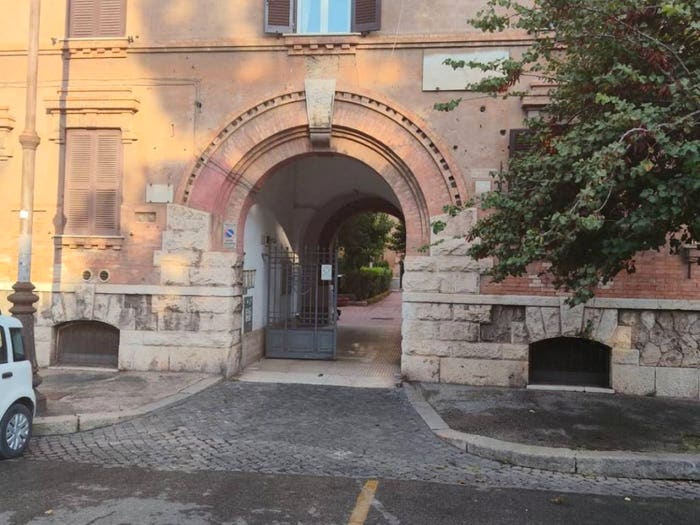 Appartamento bilocale in vendita in Piazza di Santa Maria Liberatrice, Testaccio, Roma