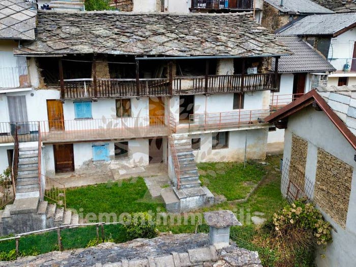 Casa con 6 locali in vendita in borgata Roccette, Roccette, Giaveno