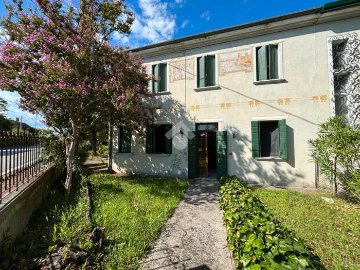 Casa quadrilocale in vendita in Via Dante, Centro, Santa Giustina in Colle